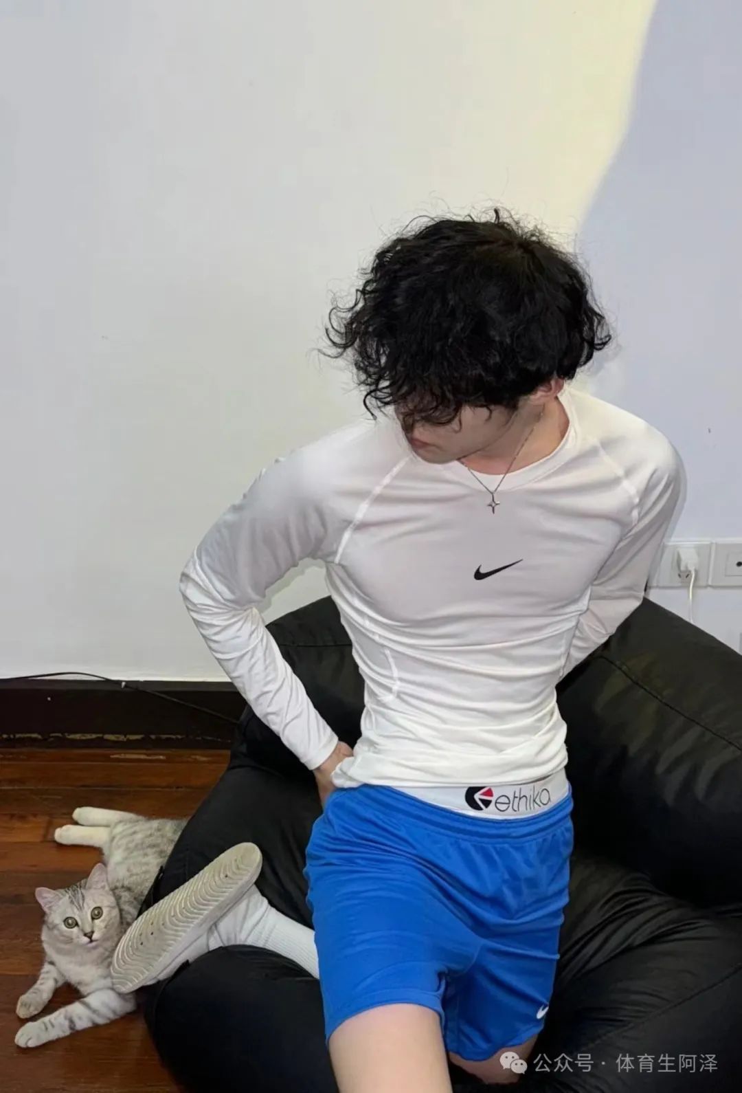 185 篮球白袜长腿大帅哥，腿比命长，好腿当赏........