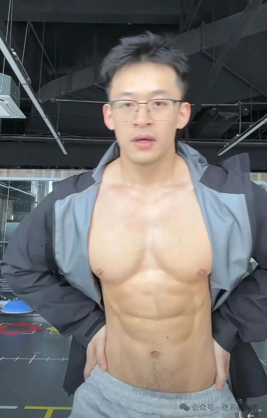 斯文眼镜人夫感小哥耐力太强直播走红！是免费看的吗？