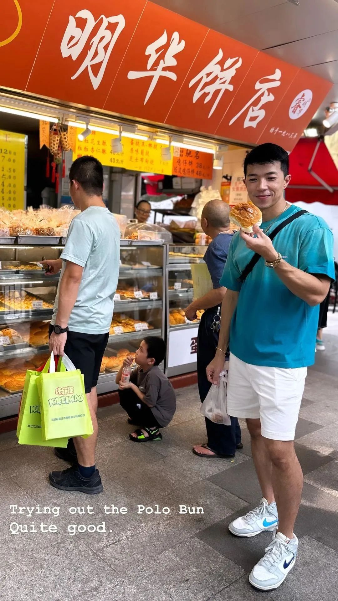 广东偶遇帅哥网红腹肌毛挂了？照片被粉丝纹在身上的瓜吗？