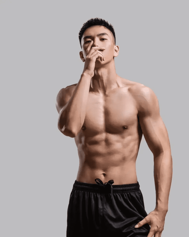 黑皮薄肌男孩，会是你的 crush 吗？