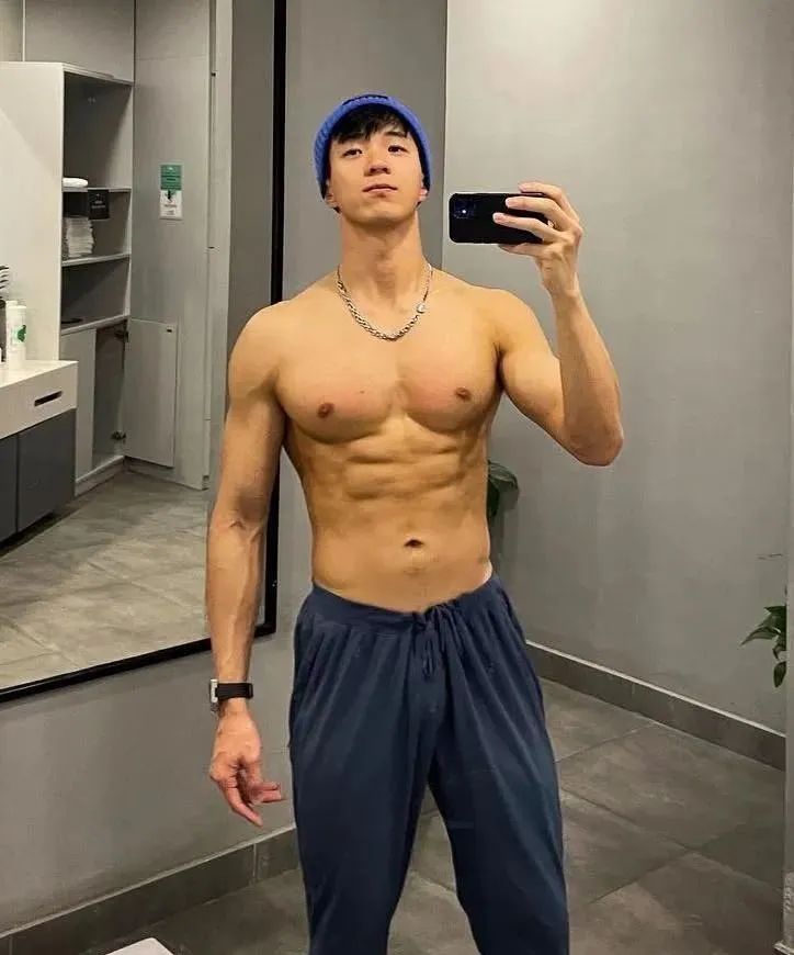 乐刻教练穿黑色吊袜？自拍私照长腿谁抵得住啊？