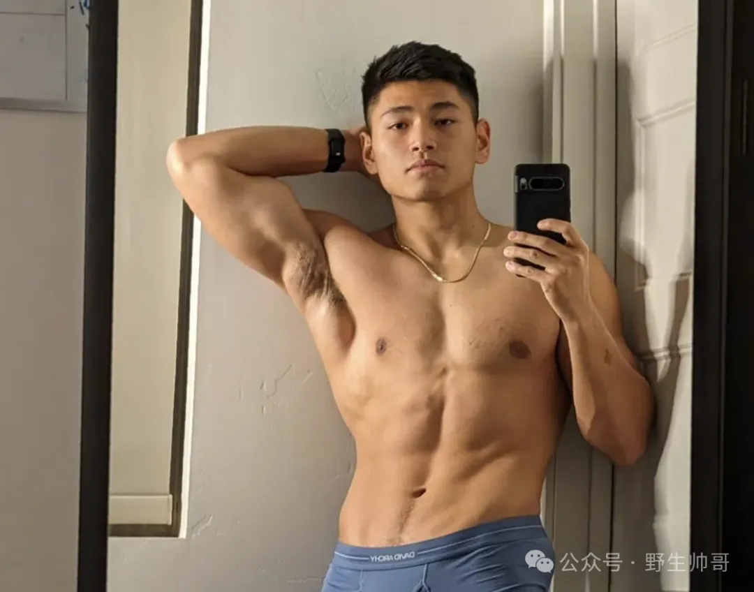 拥有三百万粉华裔网红推上照片太过火只能打码了，太大啦！