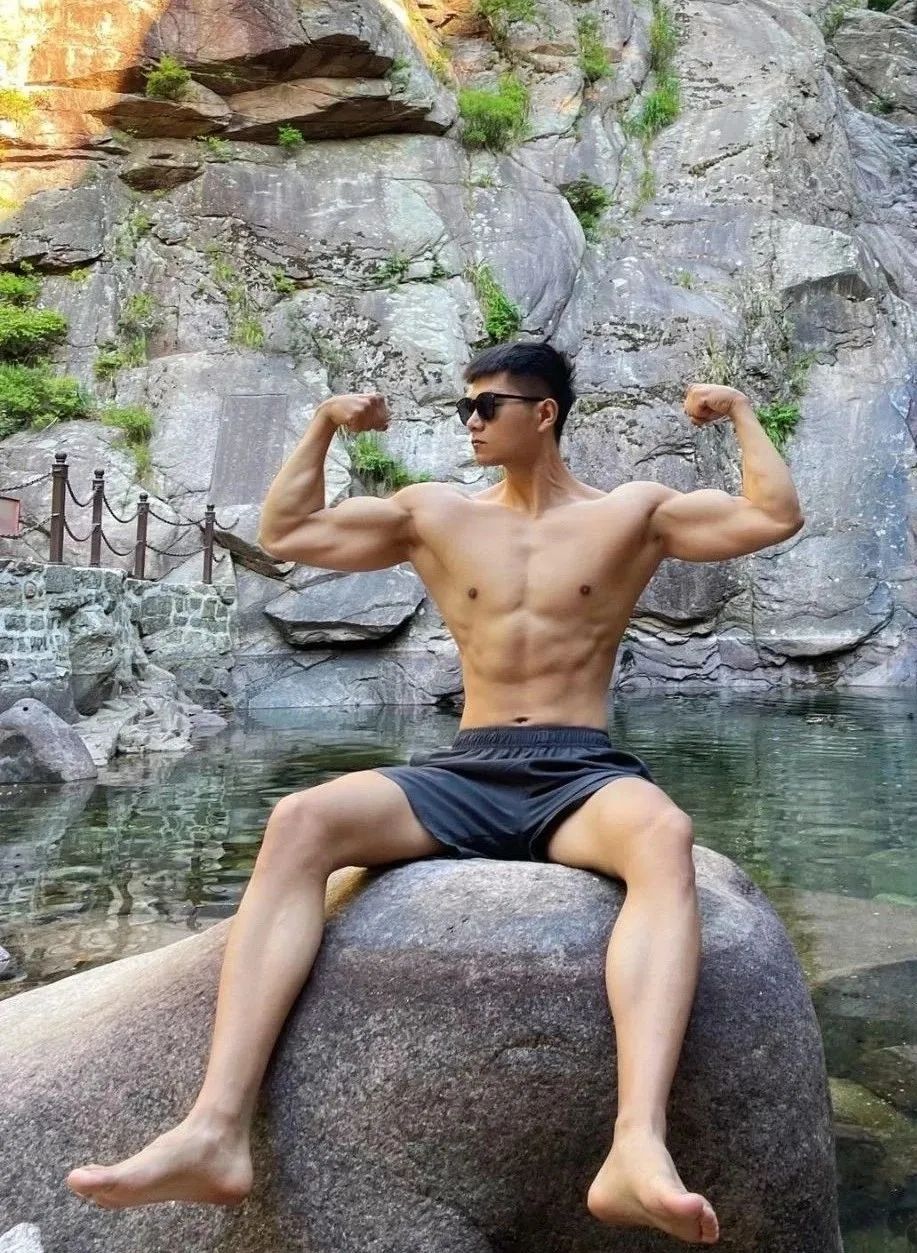 185cm 翘 P 山东帅哥，野外露营太有料了！