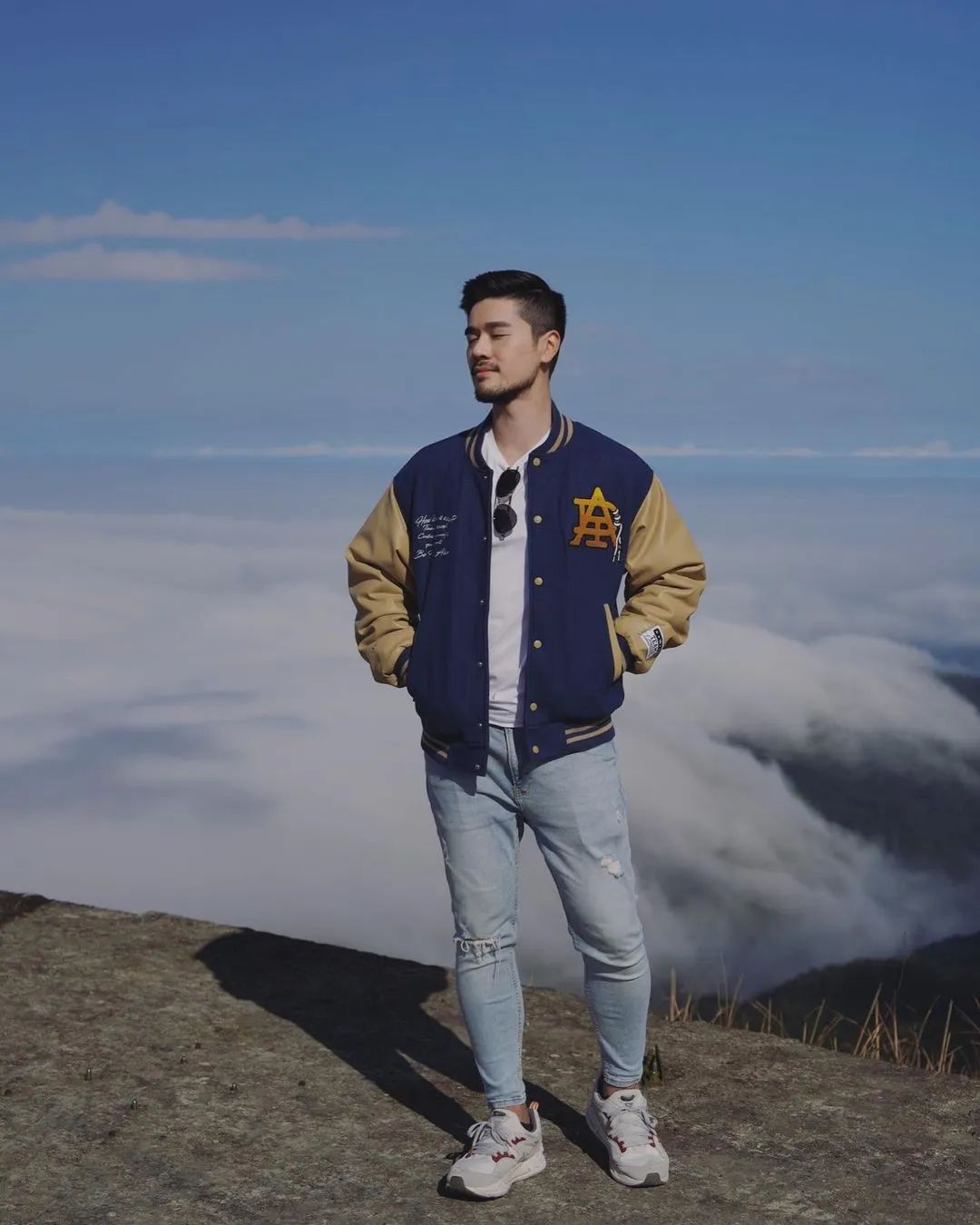 190CM 壮汉自拍照穿太少，络腮胡真性感！