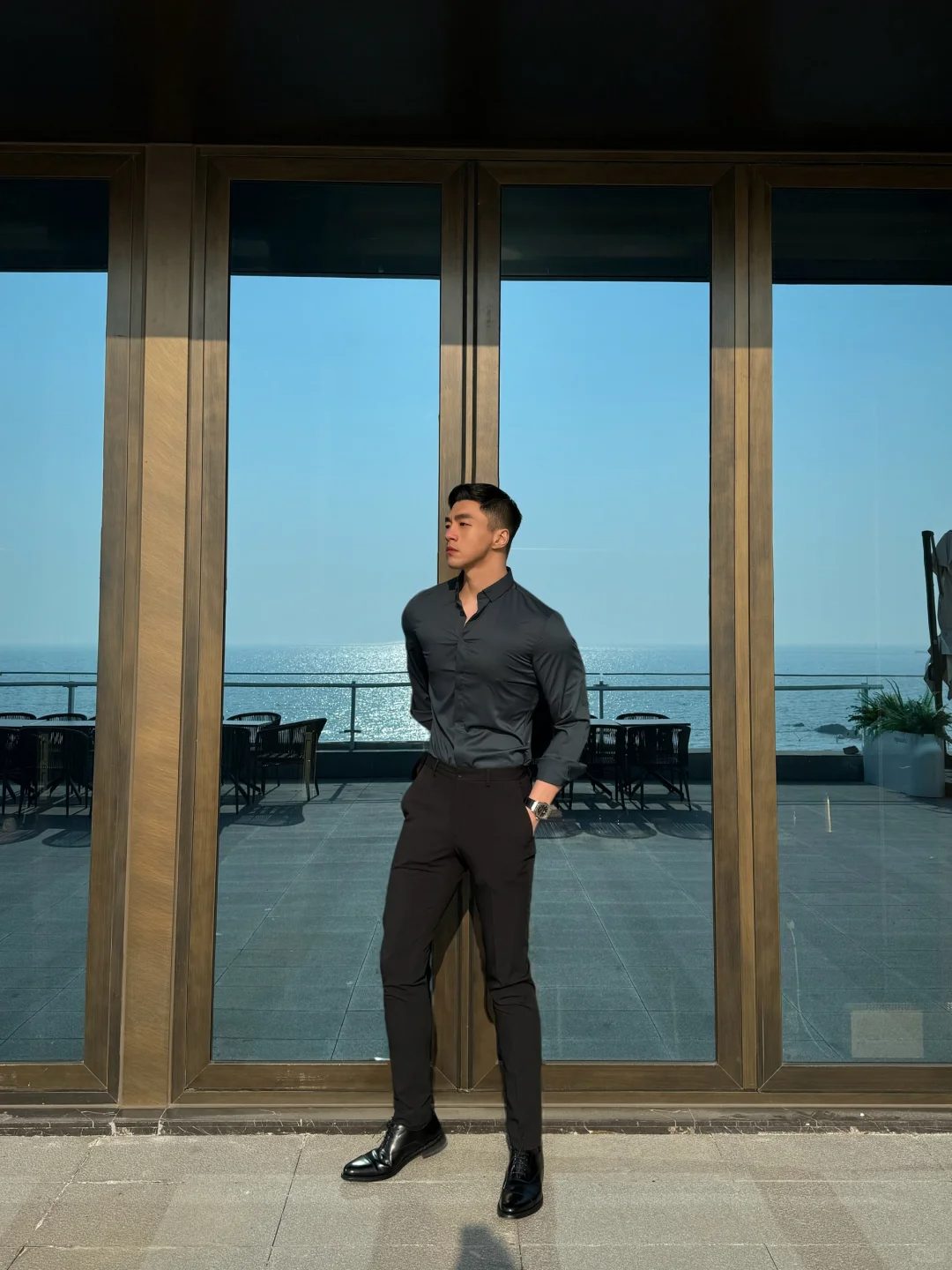 山东西装 190cm 大男孩，来电梯口一下！