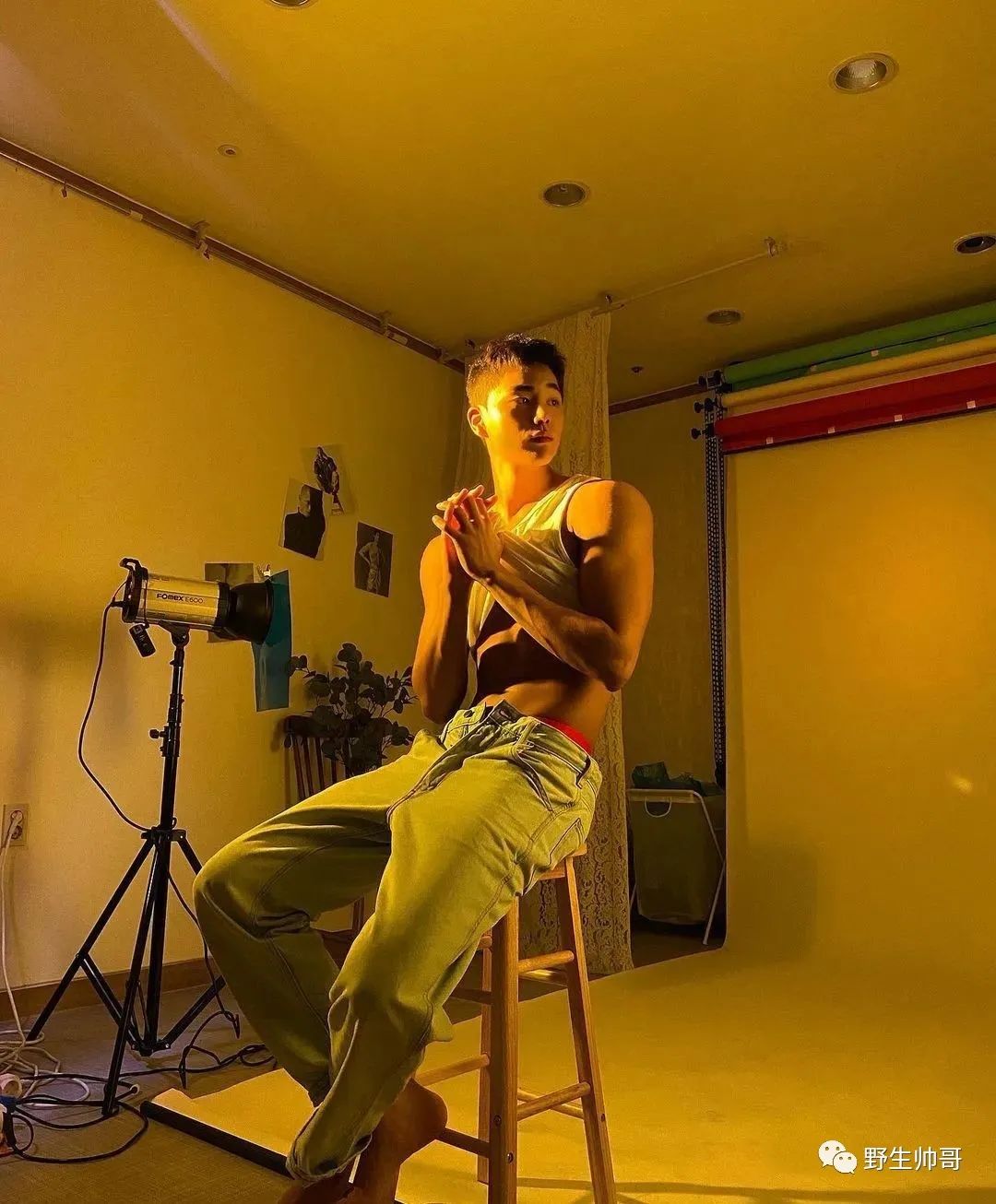爱运动的体育生自拍照太可了，身材真棒