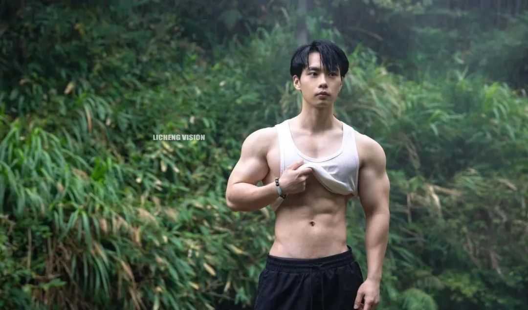 178cm 超帅健身教练，30 岁却是娃娃脸！