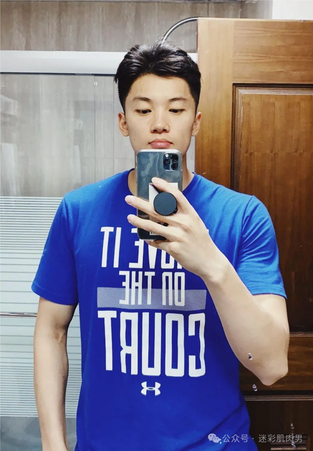 192CM 汪顺比赛穿紧身泳裤照刷屏实力凸出，被摸胸了？