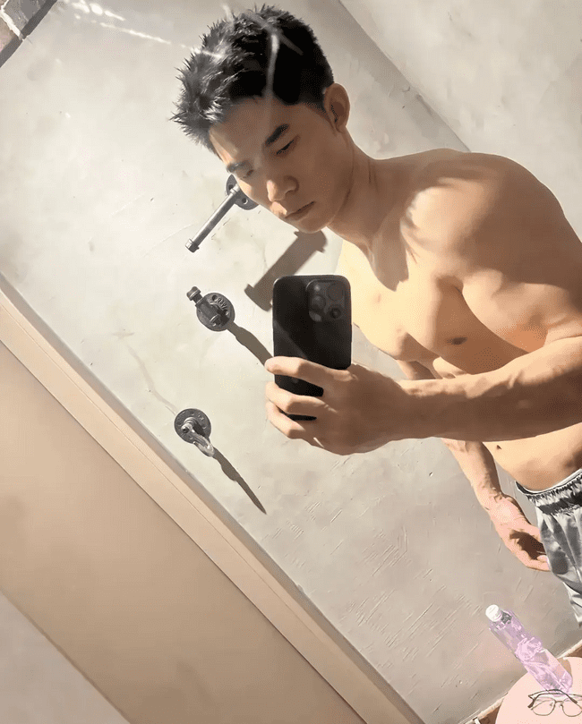 肌肉哥哥男人味十足，强健体魄充满阳刚之气！