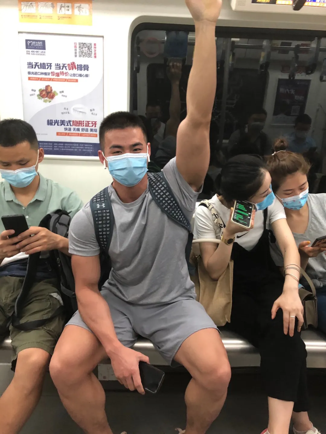 推上爆火的北京寸头肌肉天菜，胸肌也太大大大了！