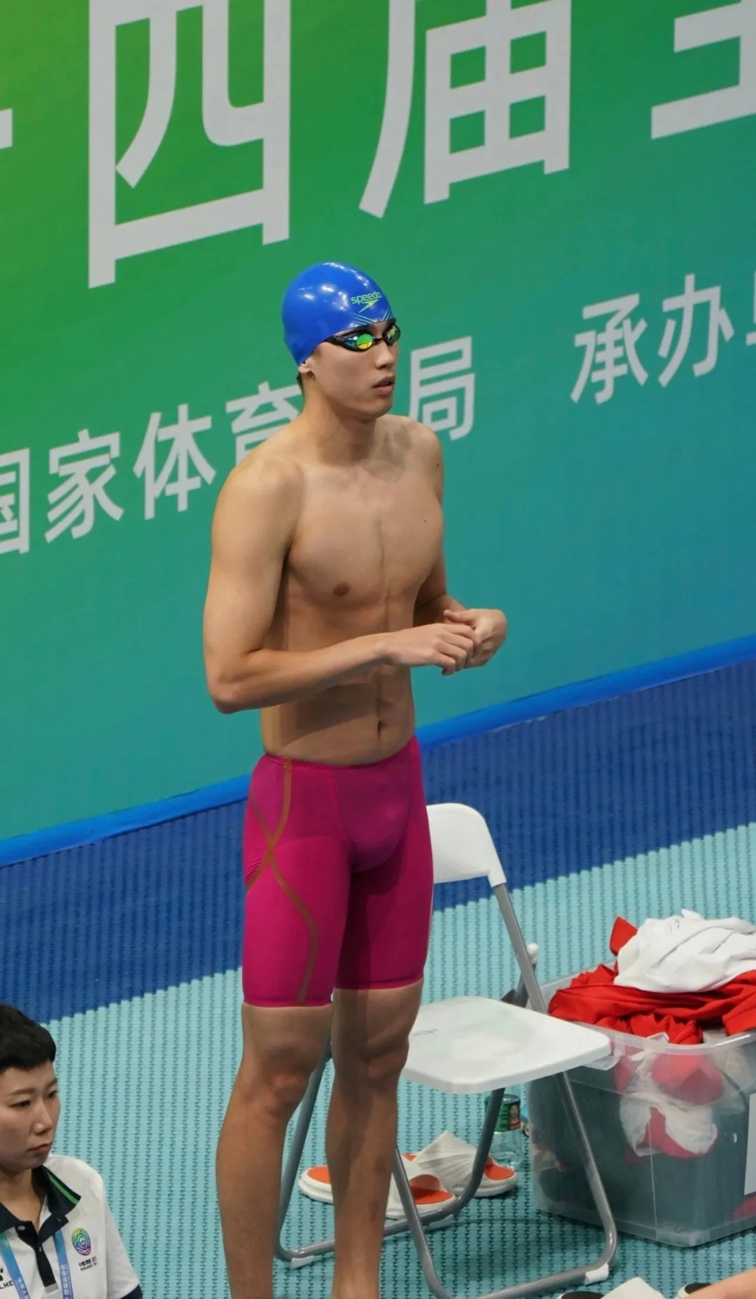 别盯着汪顺宁泽涛了！这个 187cm 男大体育生也太帅了吧！
