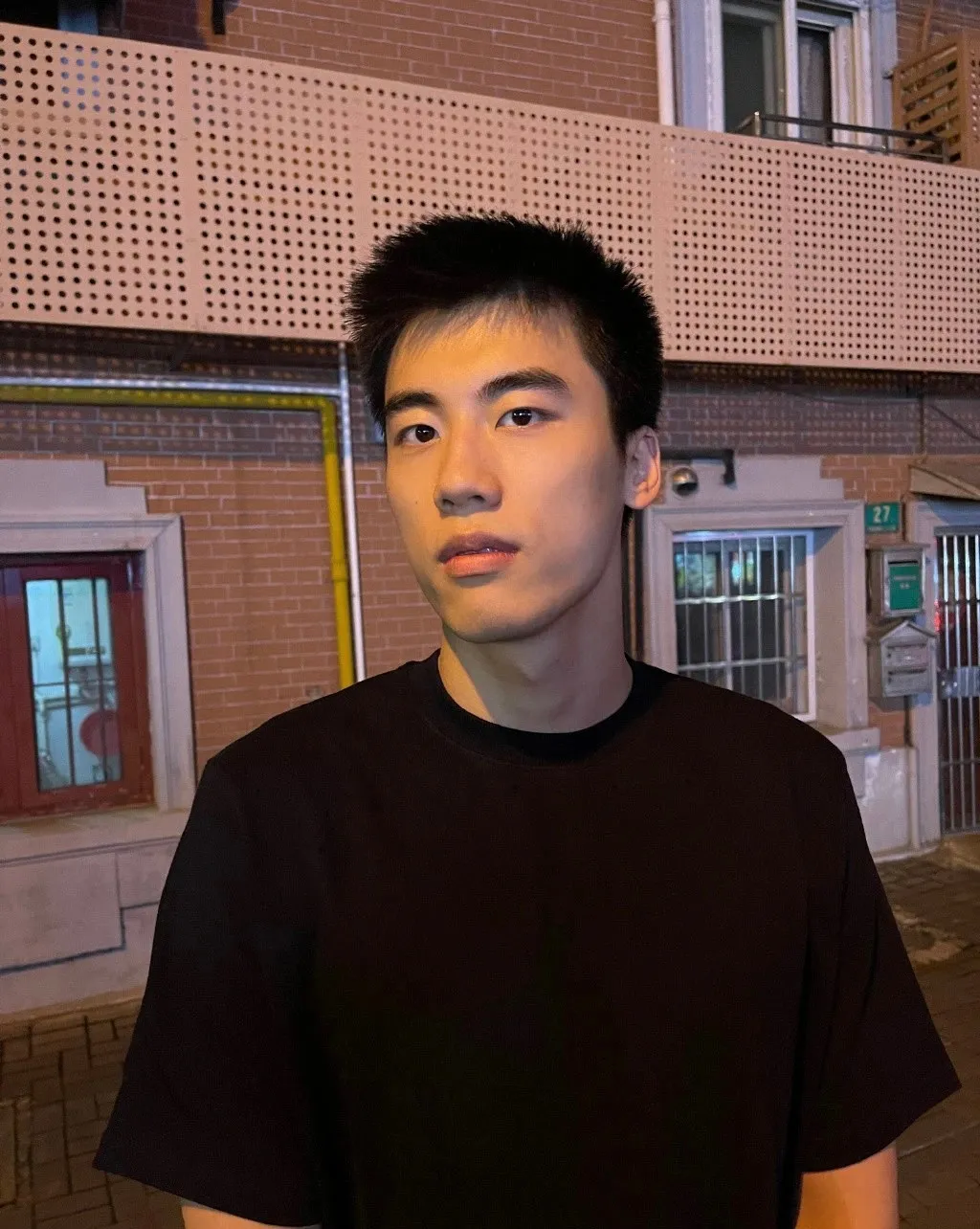 别盯着汪顺宁泽涛了！这个 187cm 男大体育生也太帅了吧！