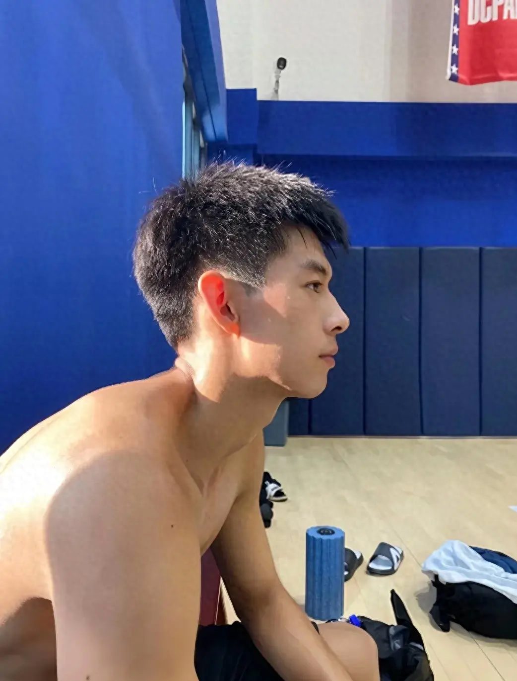 19 岁篮球体育生的小腹肌，有多好看？