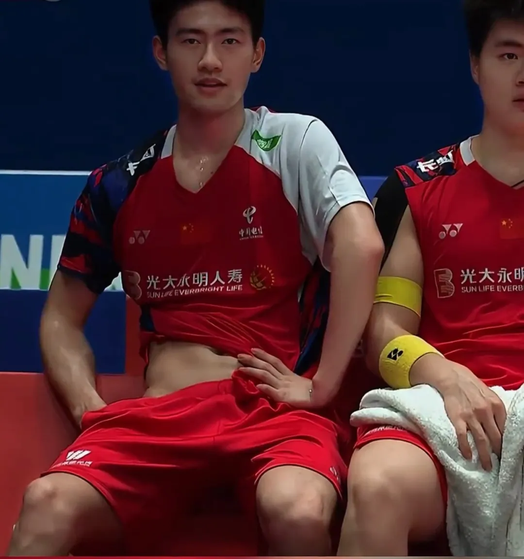 羽毛球男神王昶终于脱了！这也太好看了！
