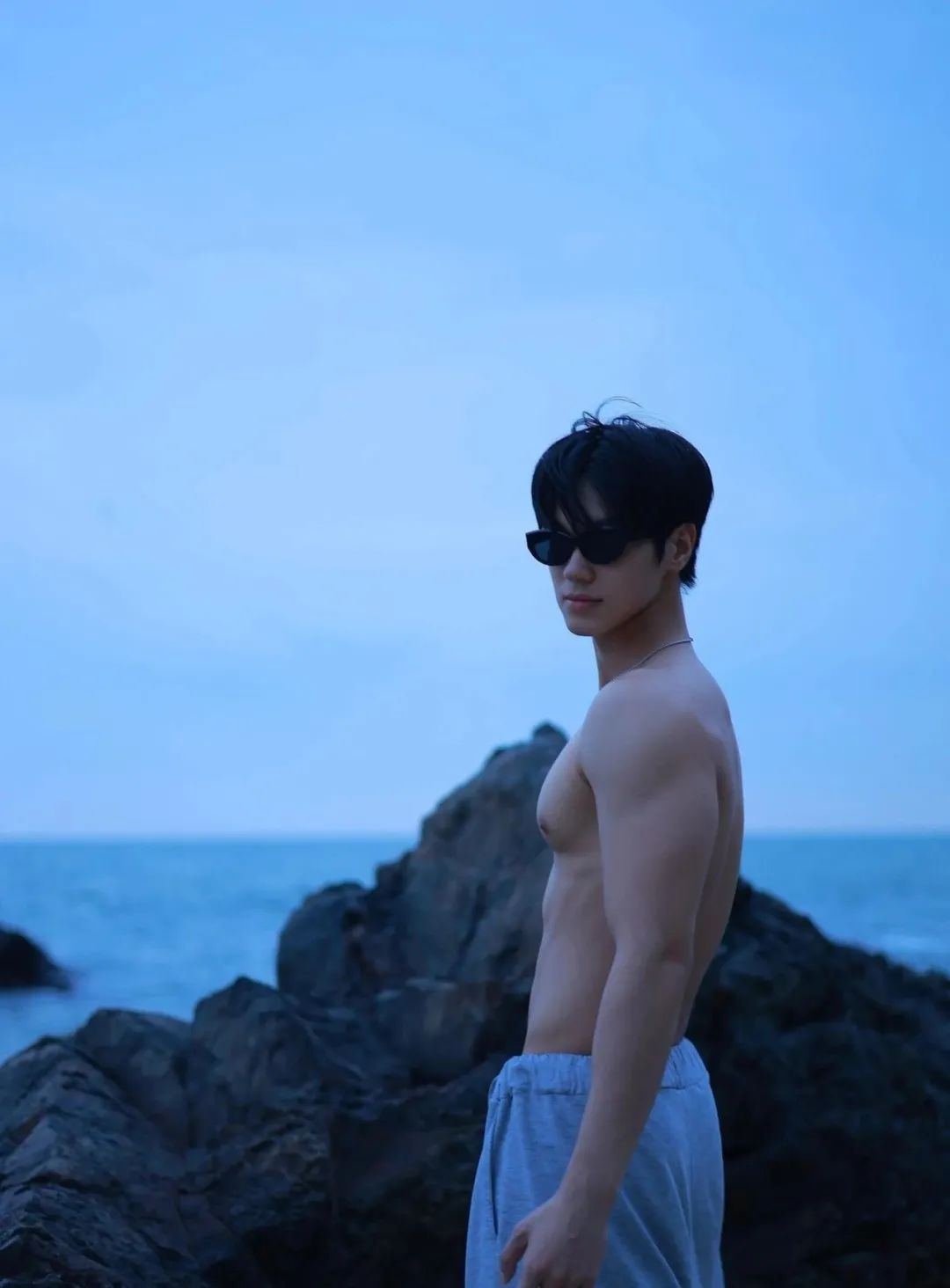 183cm 海边体育生弟弟，身材让人着迷！