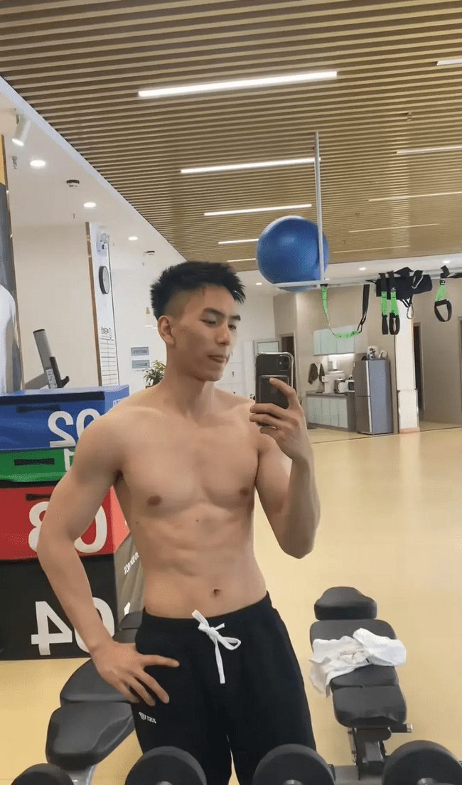 黑皮薄肌男孩，会是你的 crush 吗？