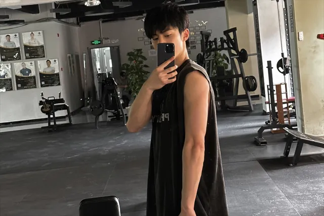 王子异身材管理满分,王鹤棣拍摄方式出人意料 王子异身材管理满分,王鹤棣拍摄方式出人意料