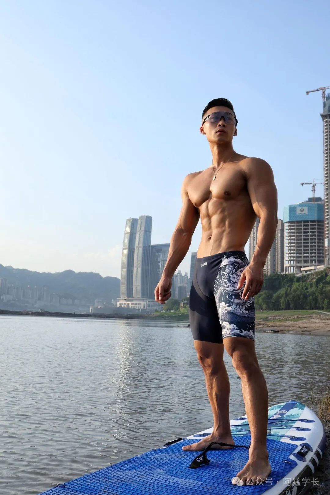 秋天的第一个肌肉男友，已在重庆上线！？