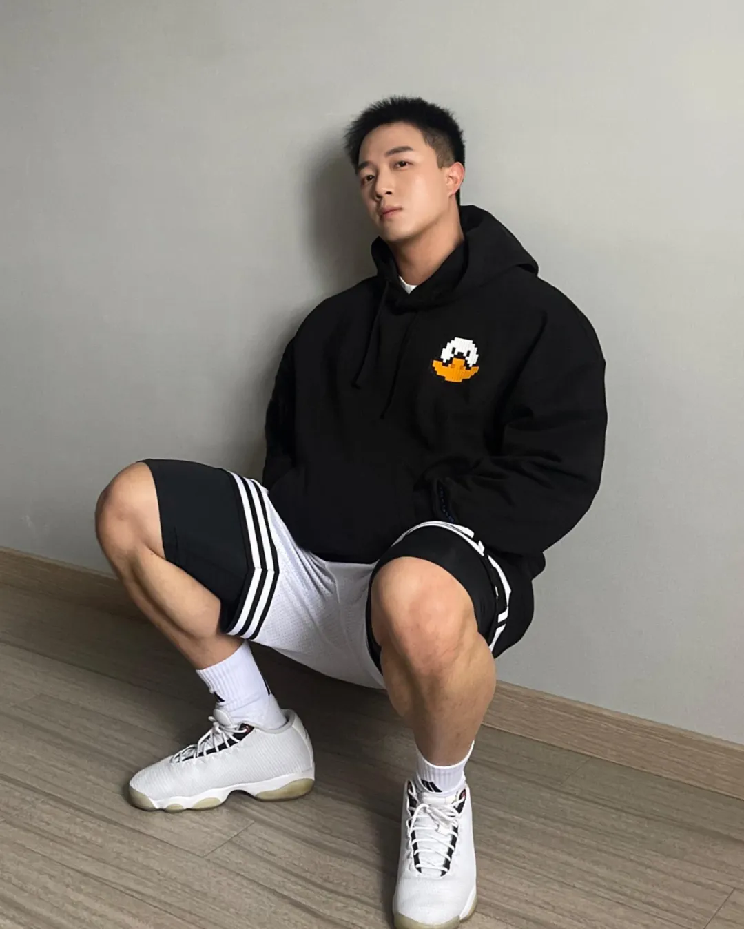 用软件识图穿黑袜肌肉男，没想到结果是这样子......