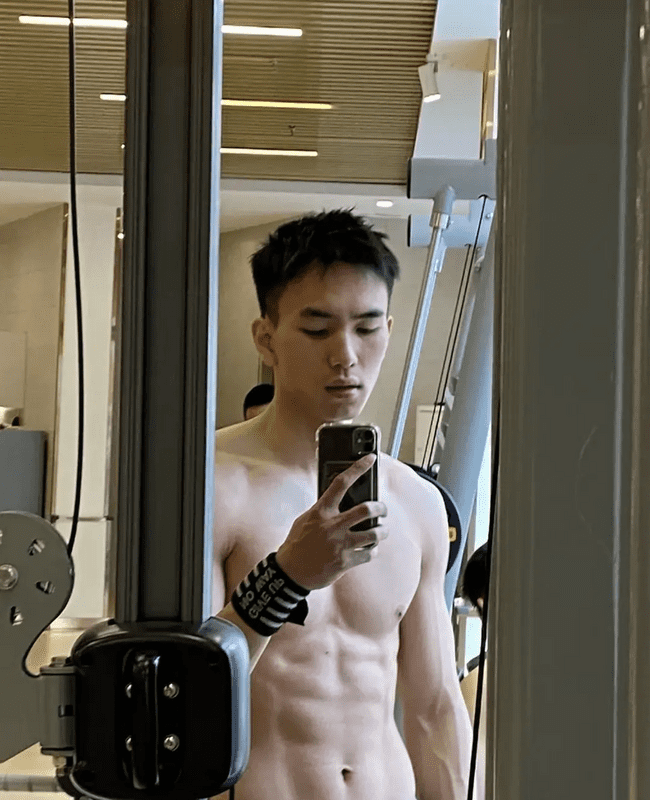 黑皮薄肌男孩，会是你的 crush 吗？