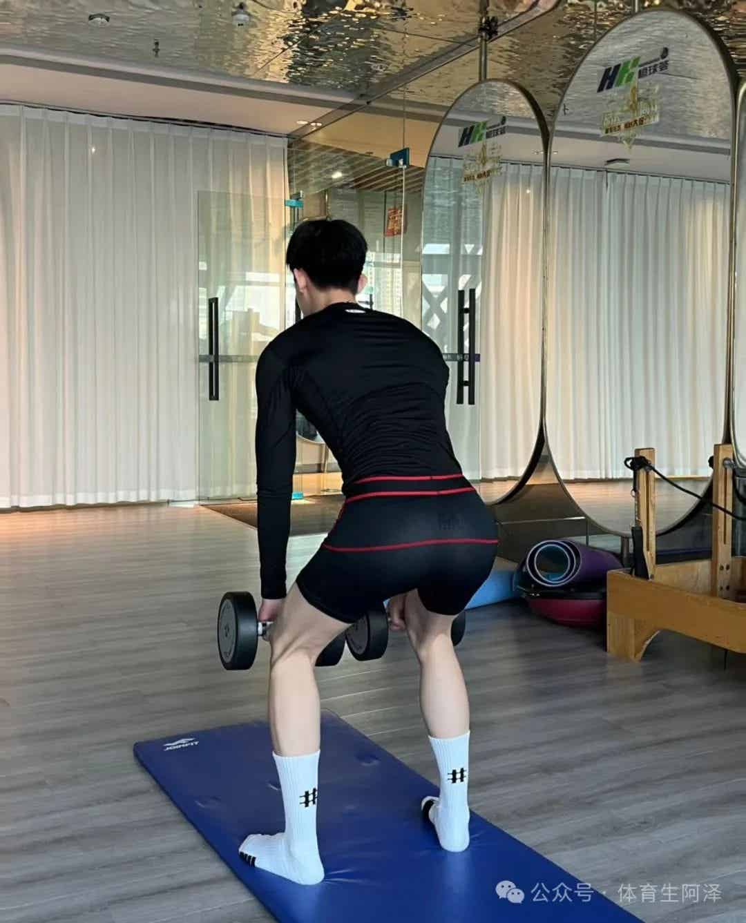 山东大一体育生，宽肩窄腰，最喜欢玩蒙眼游戏......