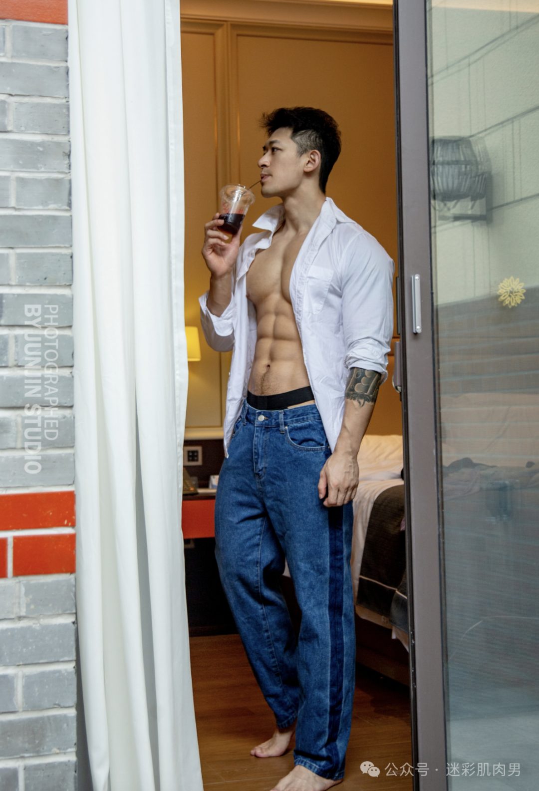 斯文眼镜人夫感小哥耐力太强直播走红！是免费看的吗？