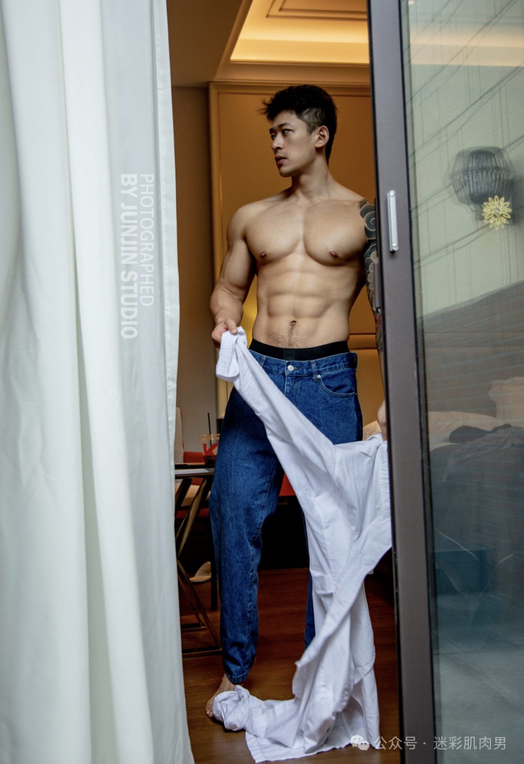 斯文眼镜人夫感小哥耐力太强直播走红！是免费看的吗？