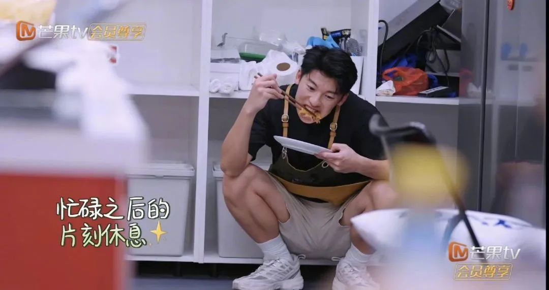 天呐！许光汉早年泳裤照被翻了出来！