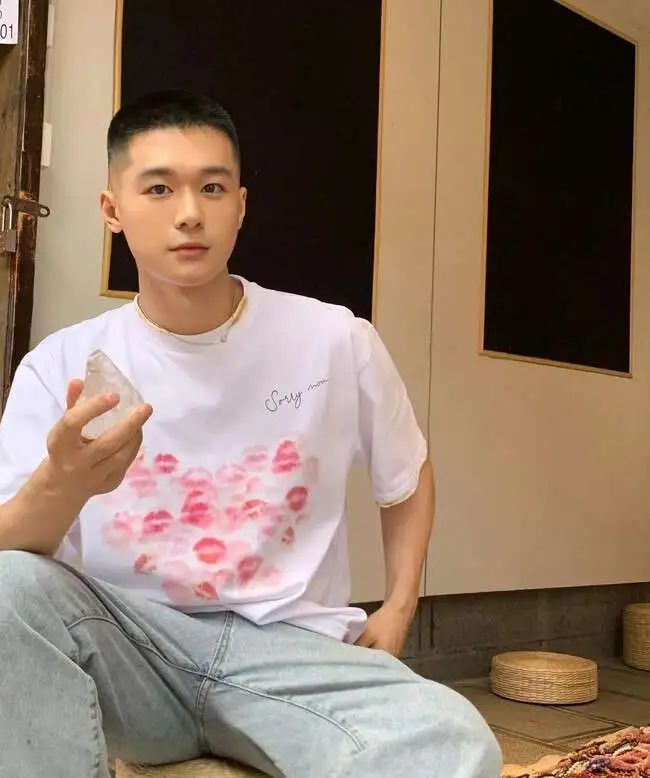 寸头帅气摩羯帅哥，阳光的重庆大男孩！