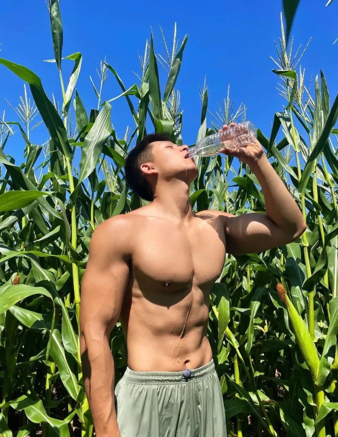 185cm 翘 P 山东帅哥，野外露营太有料了！