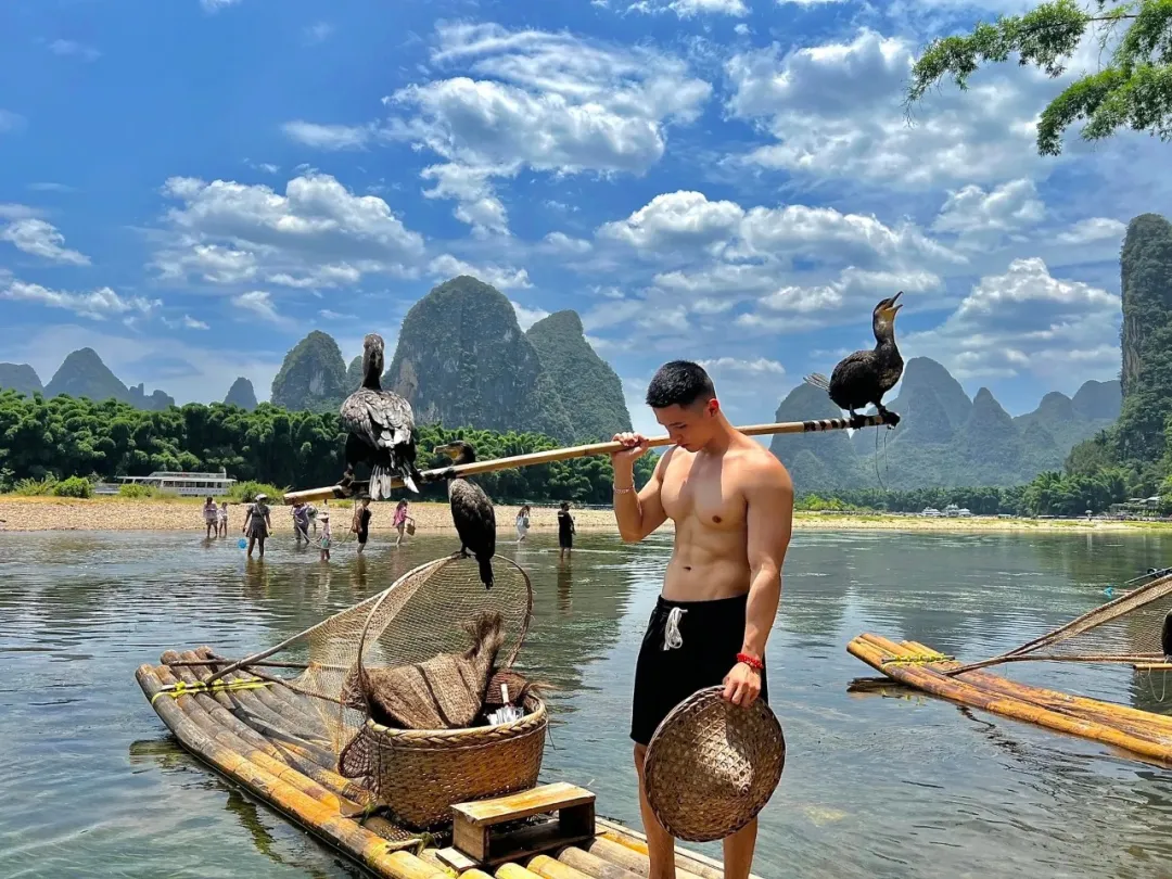 洗车湿透运动男脱衣太帅，喜欢这样的！！