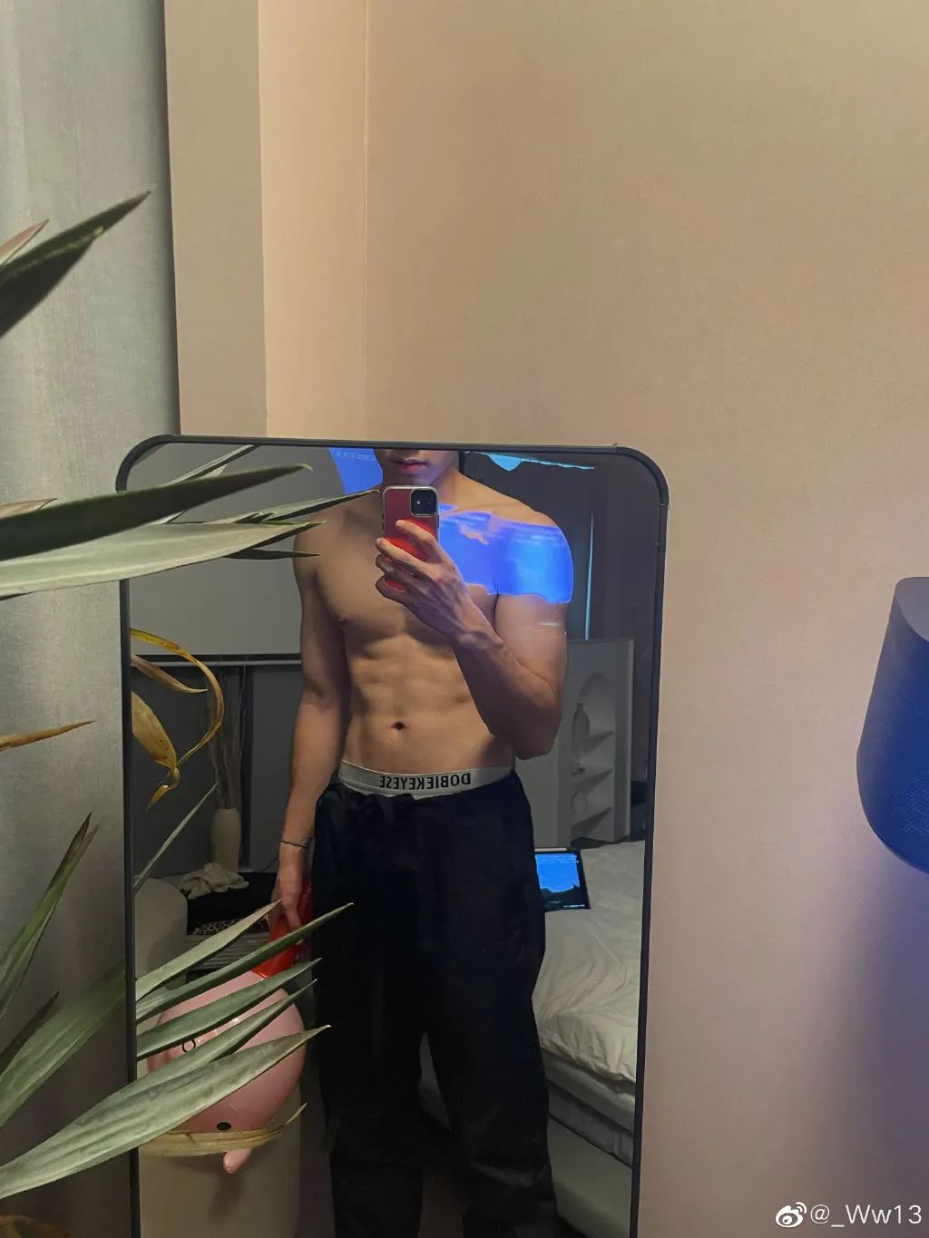 浙江 02 年直男体育生，这 190CM 大长腿简直太炸了！