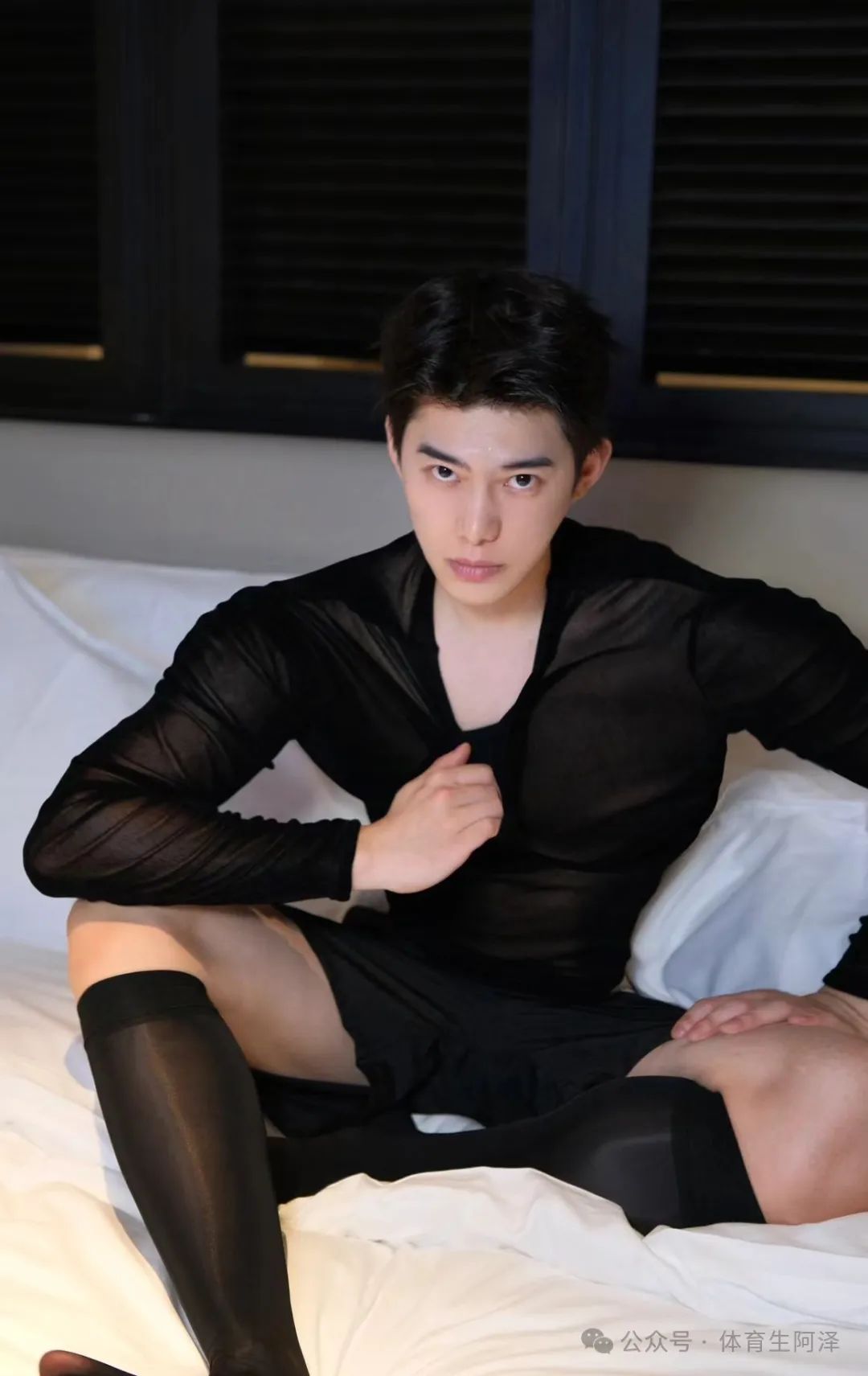 宽肩窄腰小狼狗，胸肌女的见了都惭愧，别太诱惑.........