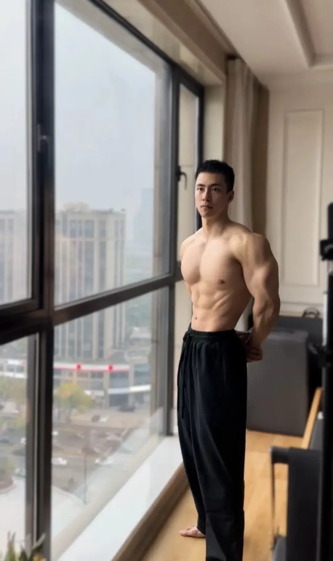 超级的 man 帅气健身教练，四方刚毅大男孩！