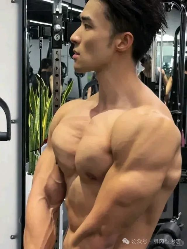 肌肉型男的美式前刺，刺进了我的心