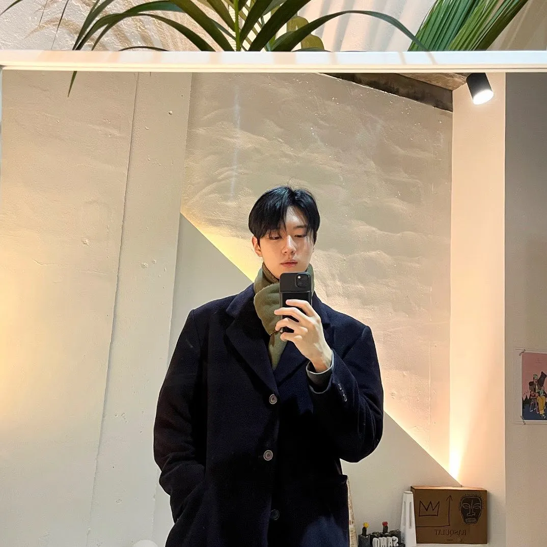 明明长着一张奶狗脸，谁能想到他已经 34 岁了啊！