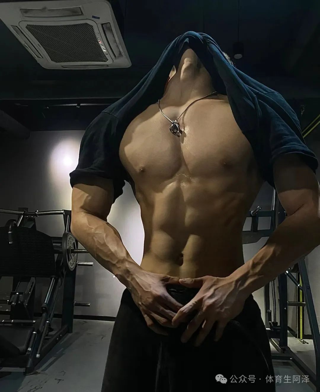 185 黑皮机车猛男，八块腹肌别太迷人.........