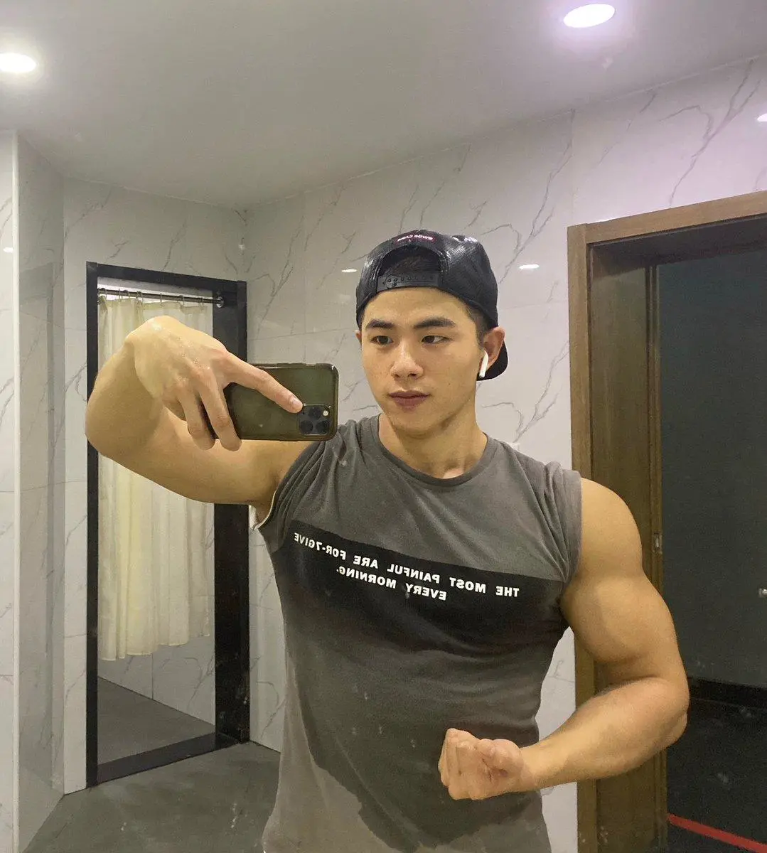 推上爆火的北京寸头肌肉天菜，胸肌也太大大大了！