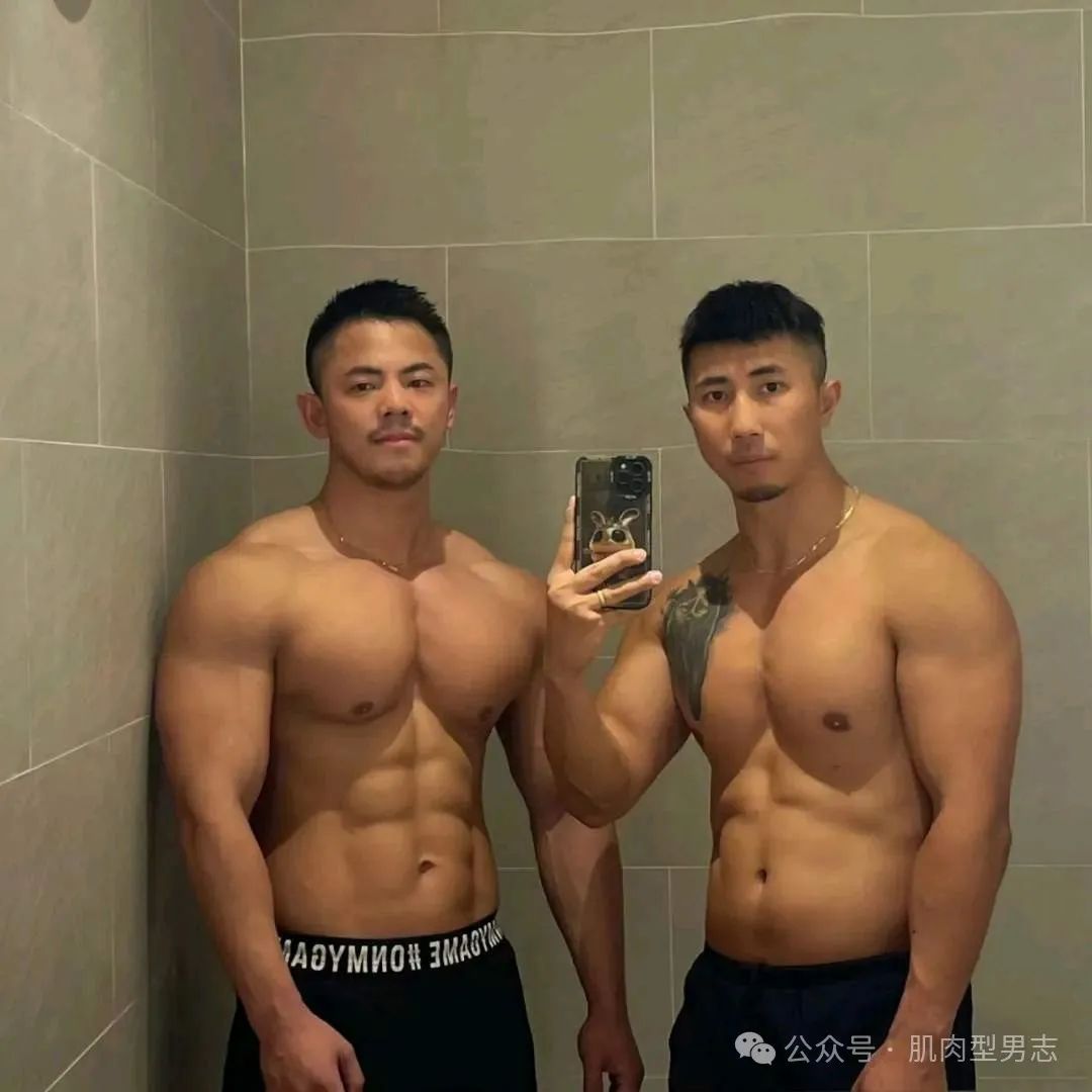 成都 gogoboy 穿白内裤自拍，实力藏不住了