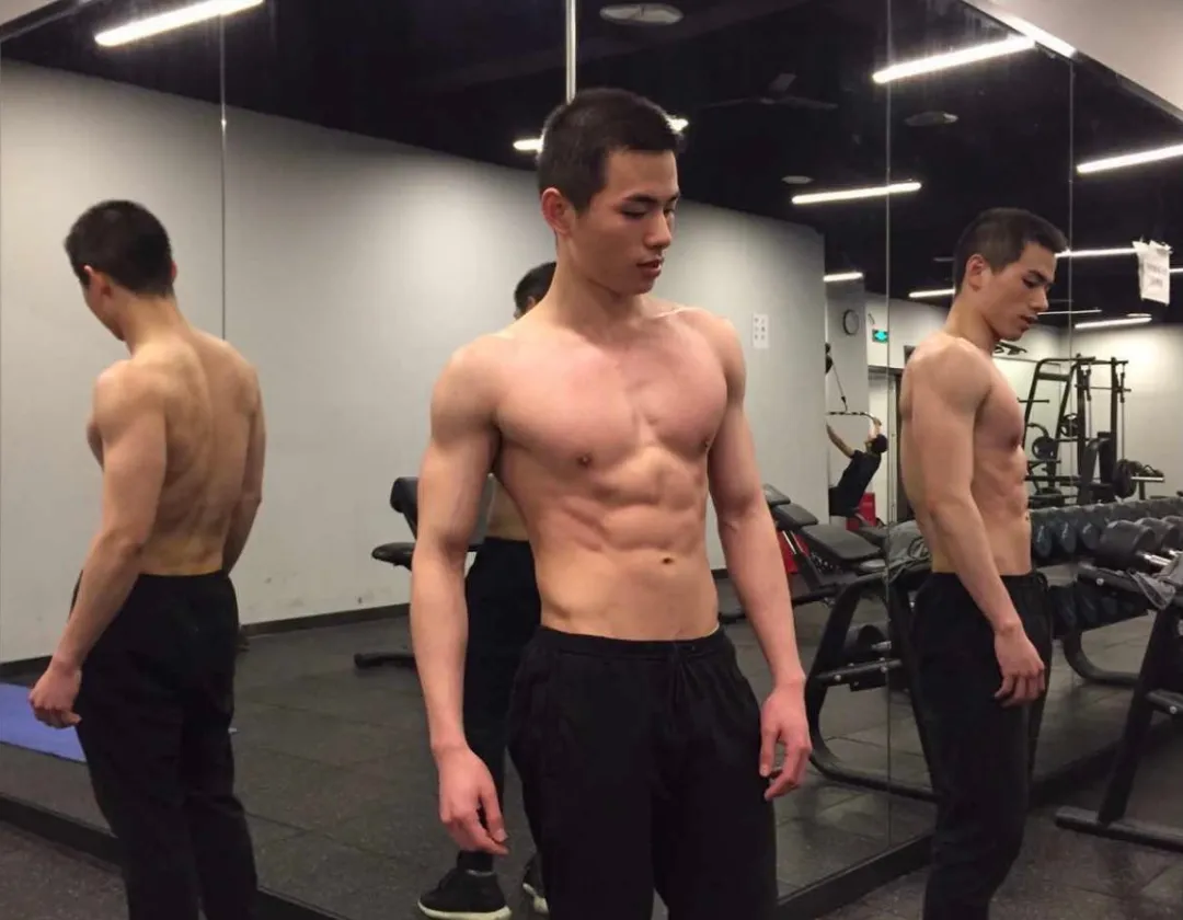 推上爆火的北京寸头肌肉天菜，胸肌也太大大大了！