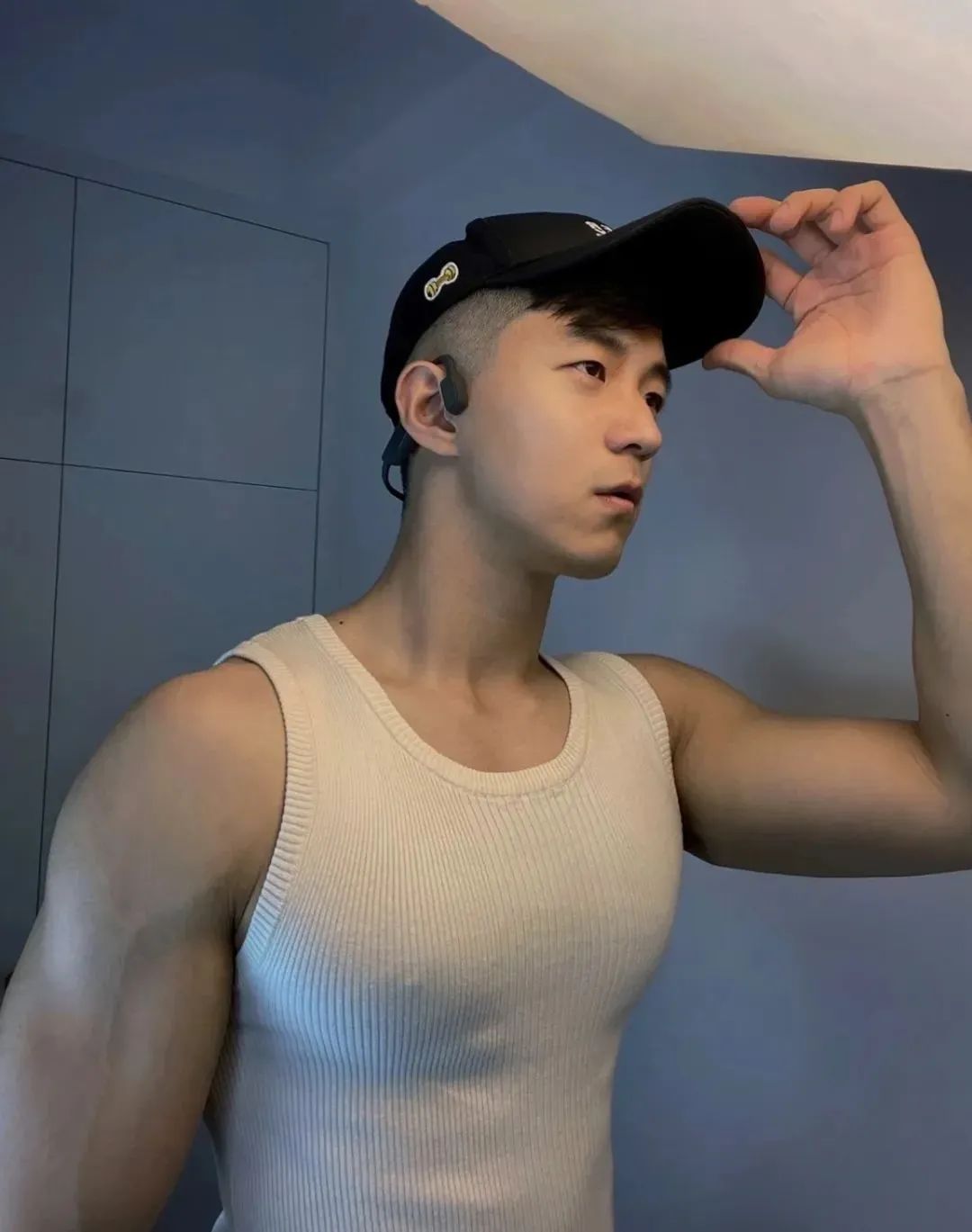 乐刻教练穿黑色吊袜？自拍私照长腿谁抵得住啊？