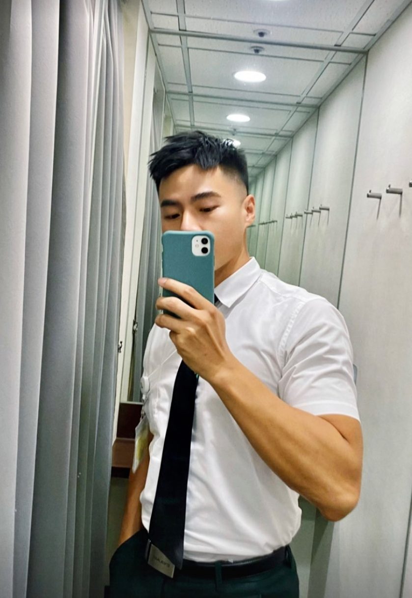 短发黝黑大男孩拍写真，颜值超高我超可以！