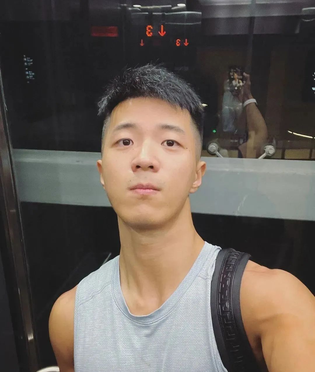 乐刻教练穿黑色吊袜？自拍私照长腿谁抵得住啊？