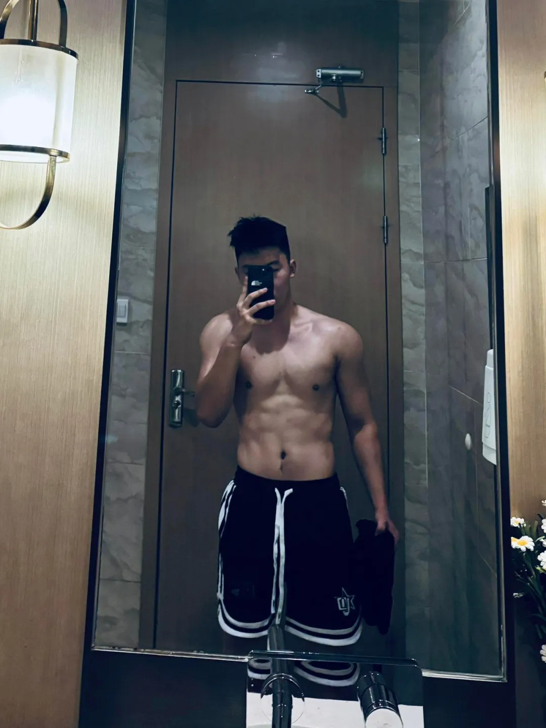 帅气的西安交大黑皮体育生 Andy. 泽！