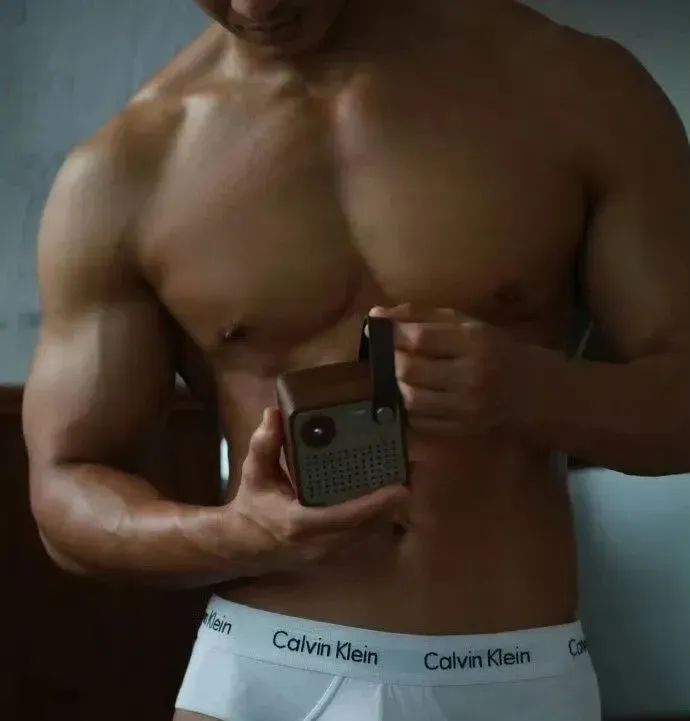 黑皮健身教练，男人味好足~