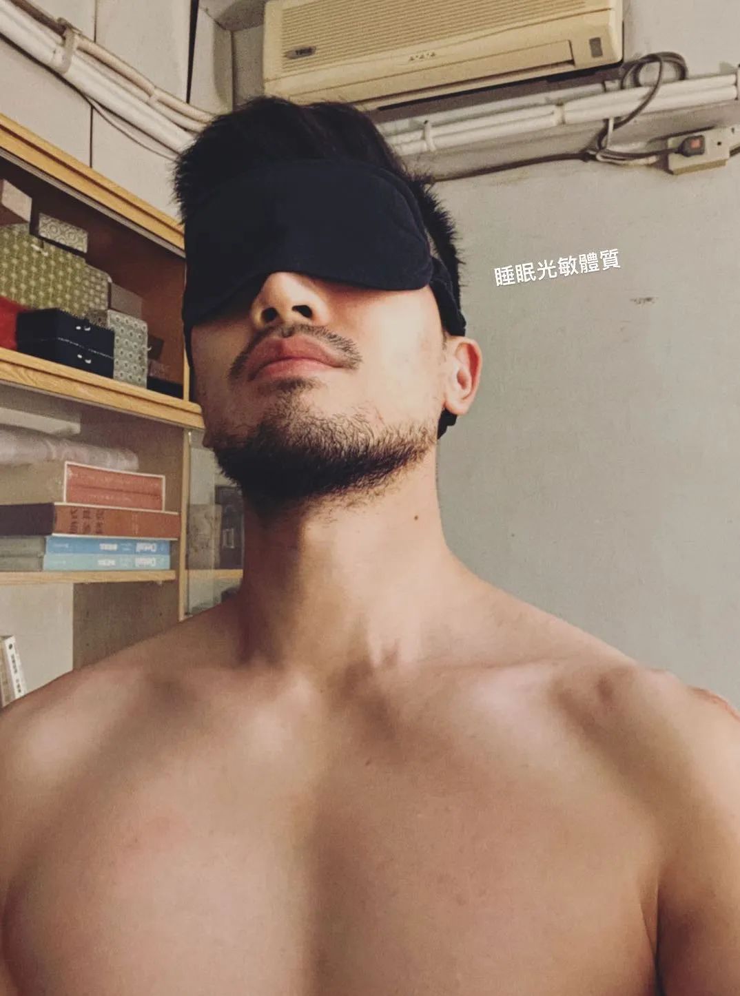 190CM 壮汉自拍照穿太少，络腮胡真性感！