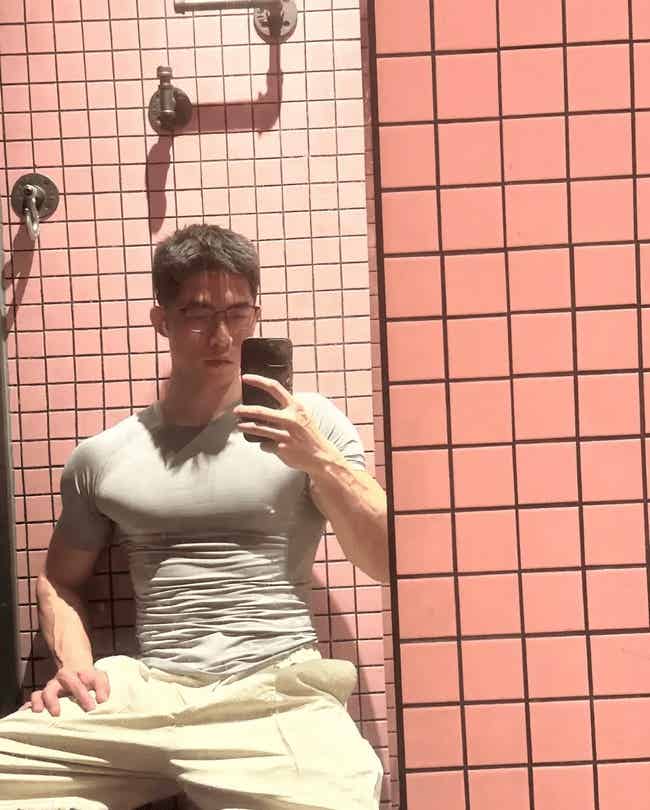 肌肉哥哥男人味十足,强健体魄充满阳刚之气! 肌肉哥哥男人味十足,强健体魄充满阳刚之气!