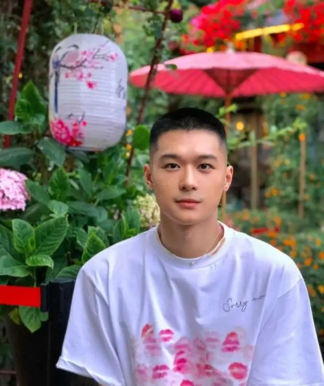寸头帅气摩羯帅哥，阳光的重庆大男孩！