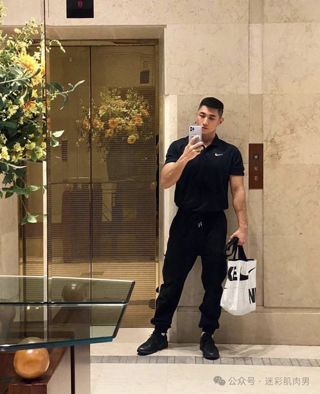击败 99% 制服男人的证件照天菜，如今变成这样了？！