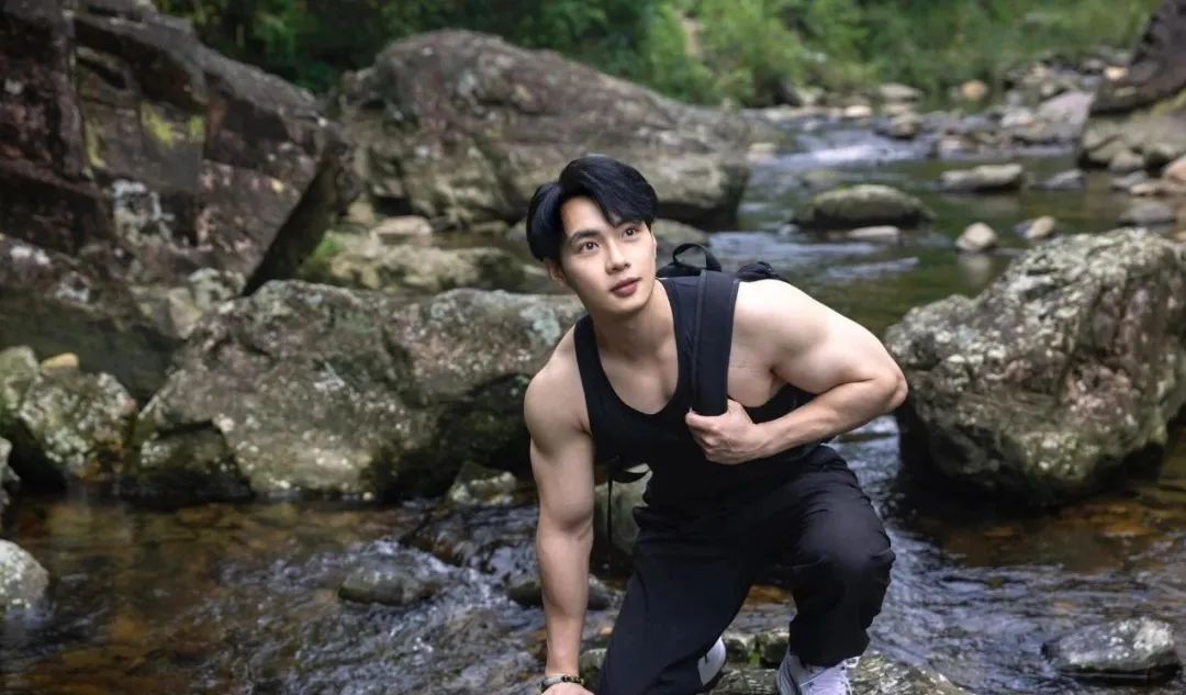 178cm 超帅健身教练，30 岁却是娃娃脸！